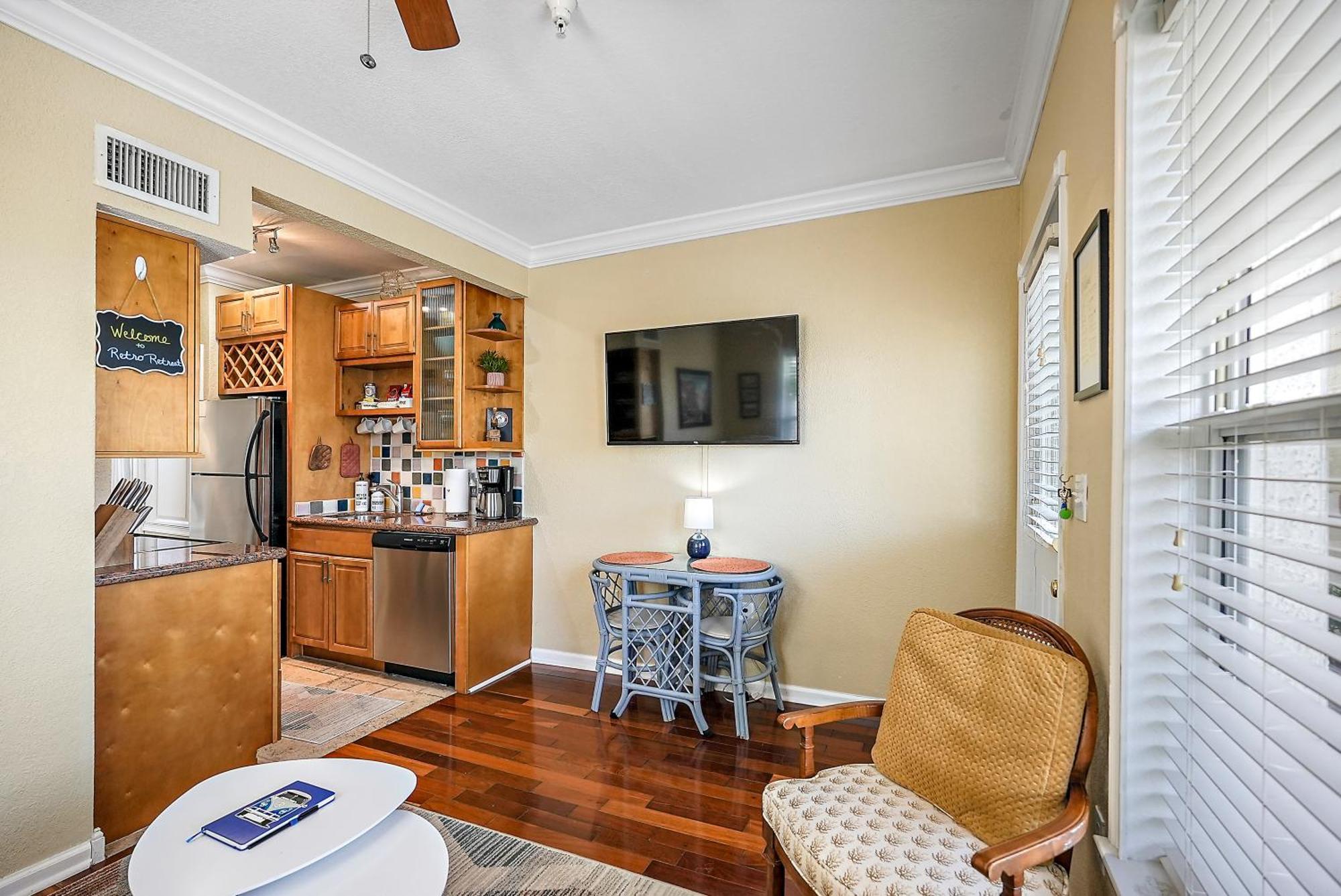 Retro Retreat In Dtsp - Explore The Downtown Area Сент-Питерсберг Экстерьер фото